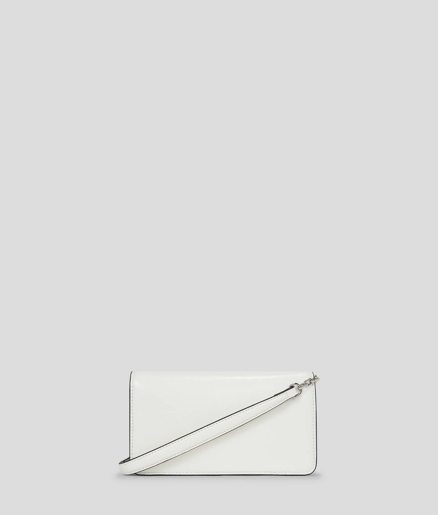 POCHETTE AVEC DÉTAIL EN MÉTAL RUE ST-GUILLAUME
