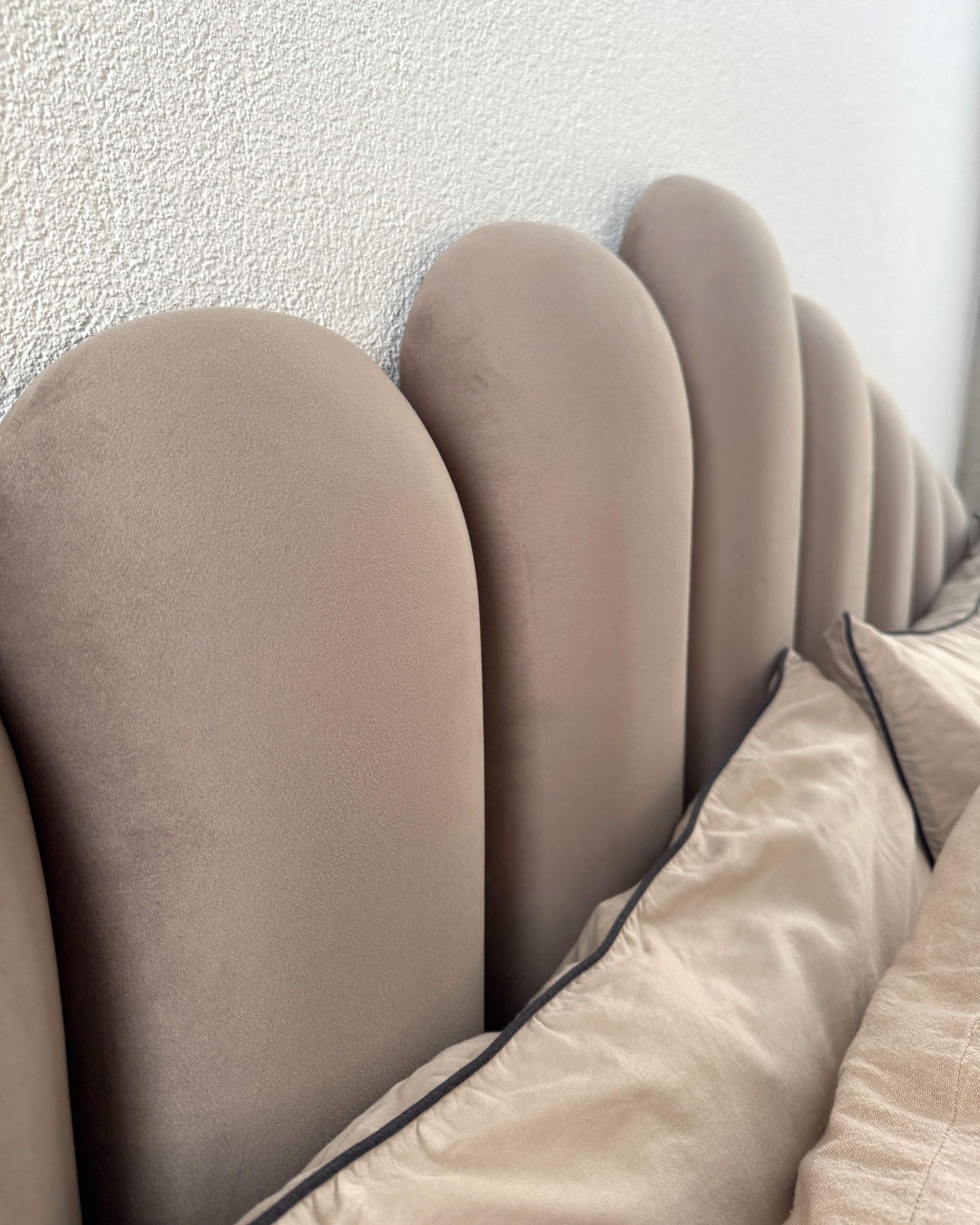 Bed Fluweel VINCENNES 180 x 200 cm Taupe