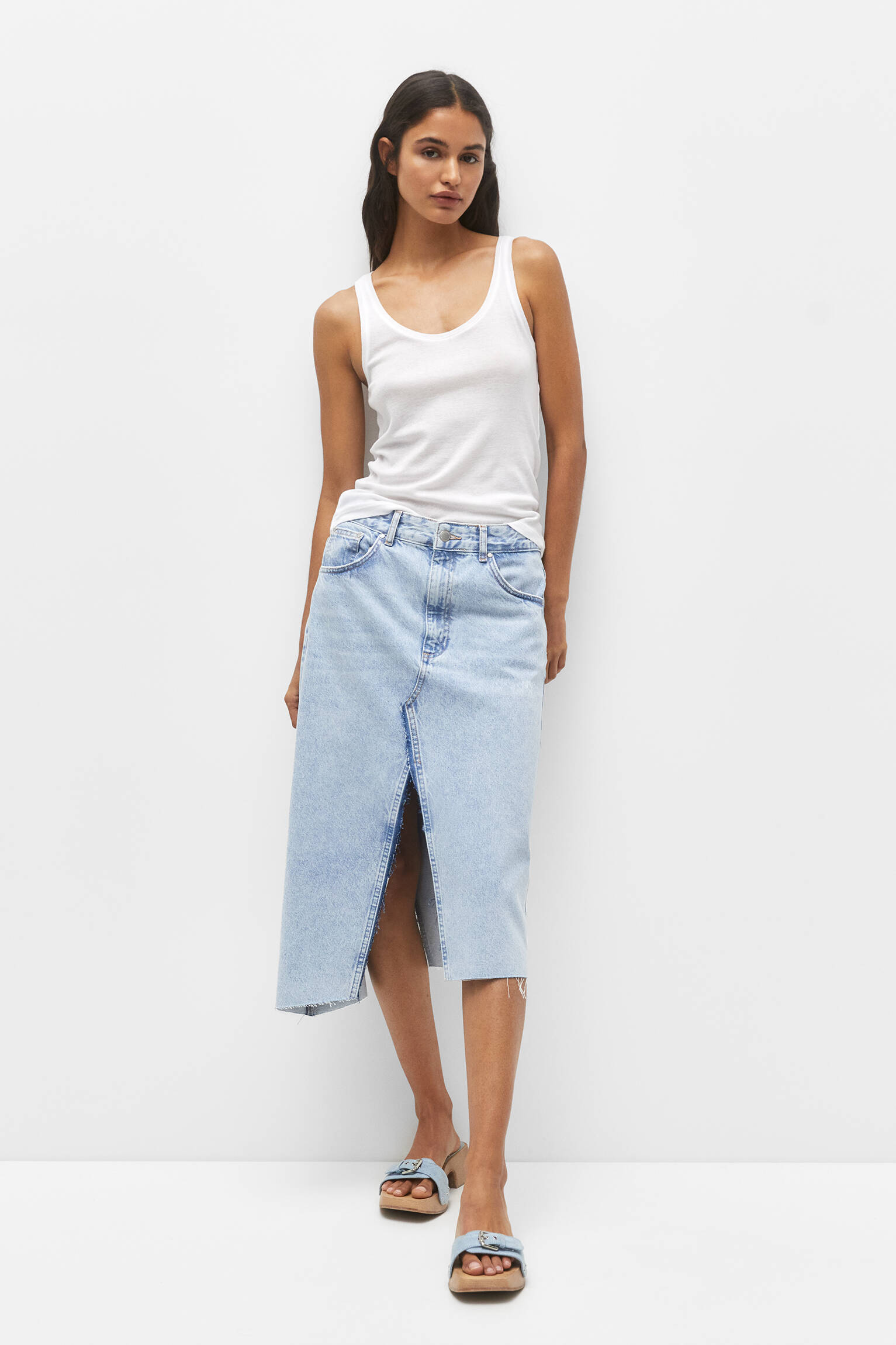 Saia midi jeans assimétrica - azul médio