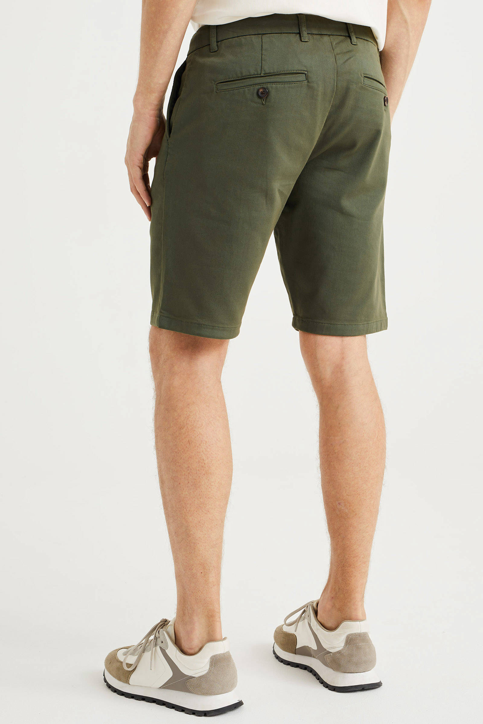 WE Fashion straight fit short thyme
