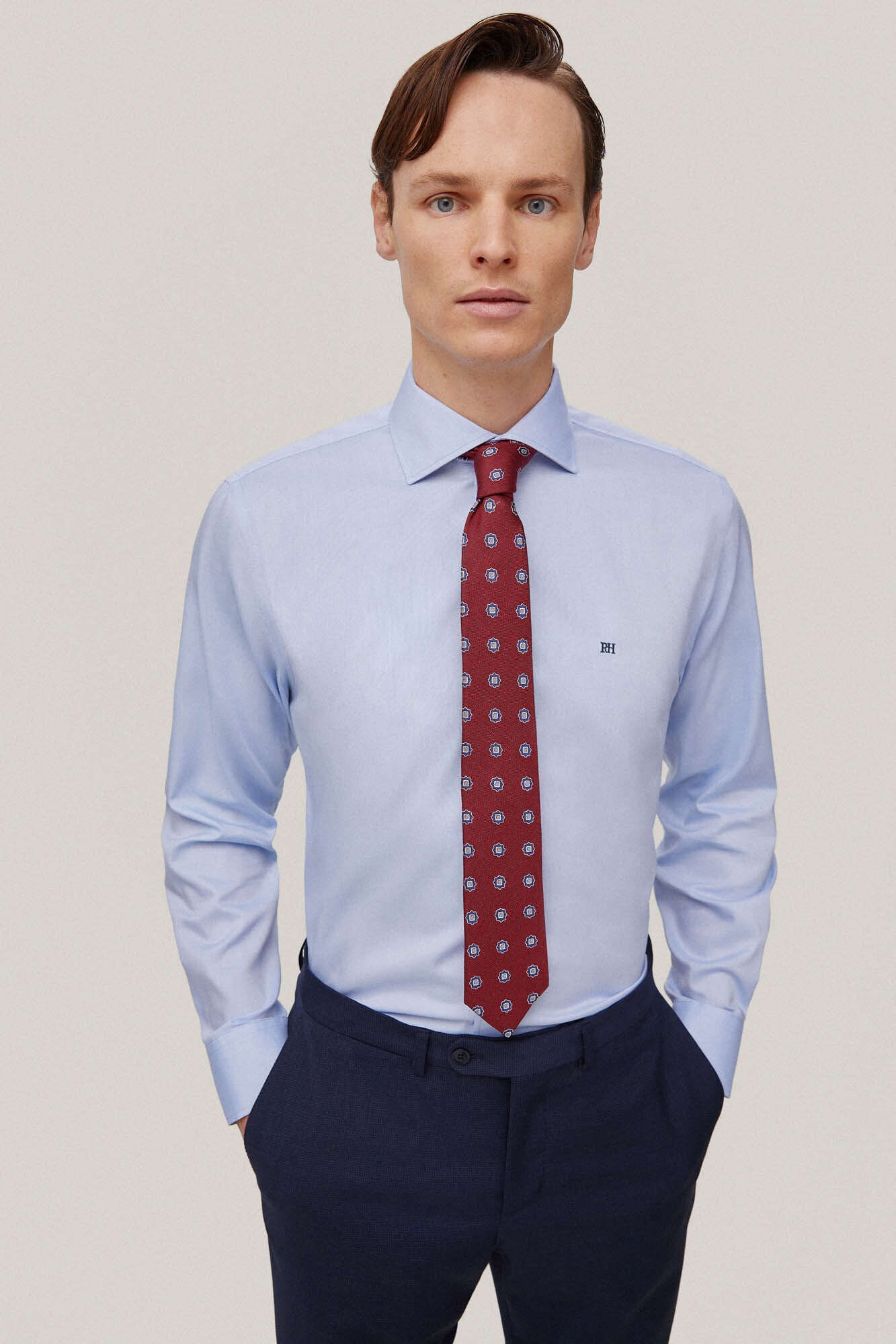 Camisa social lisa com detalhes em ponto ajour, não precisa passar e é resistente a manchas - Azul