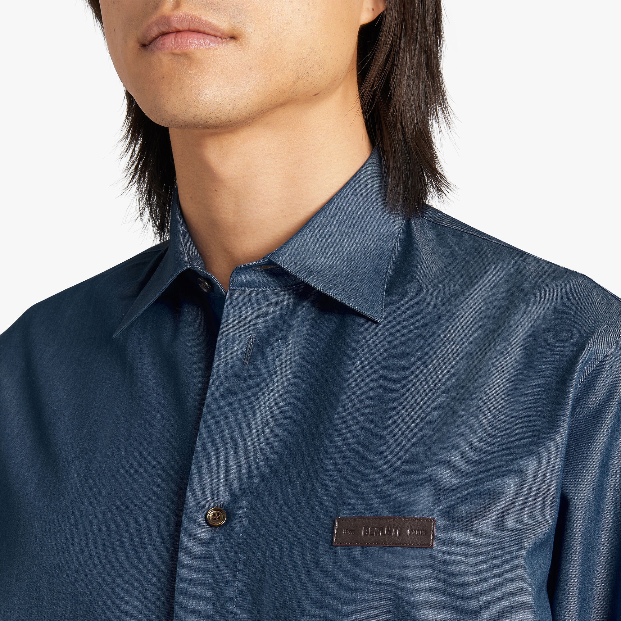 Chemise Chambray Avec Étiquette En Cuir