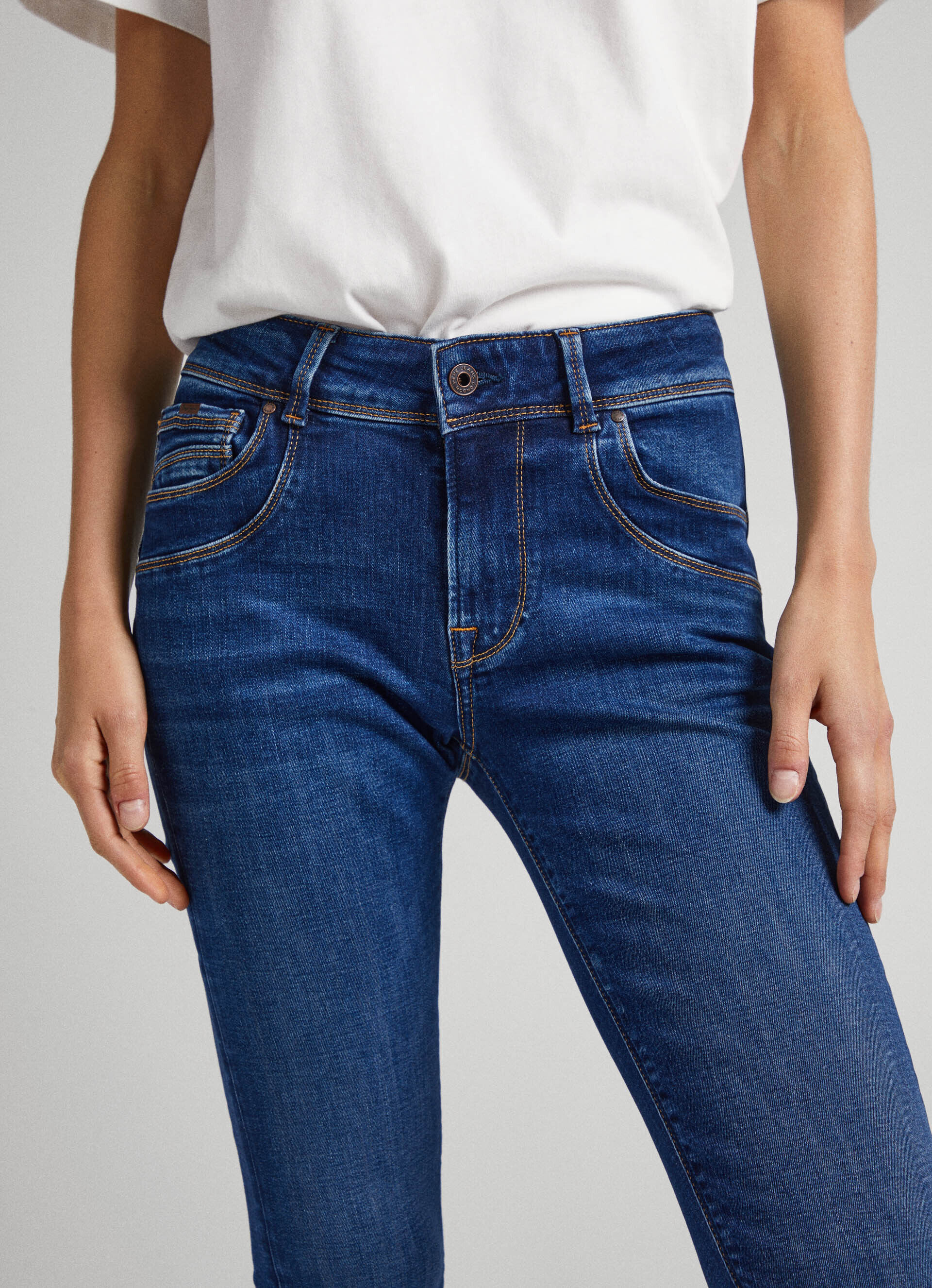 JEANS BROOKES FIT REGULAR TIRO MEDIO - denim