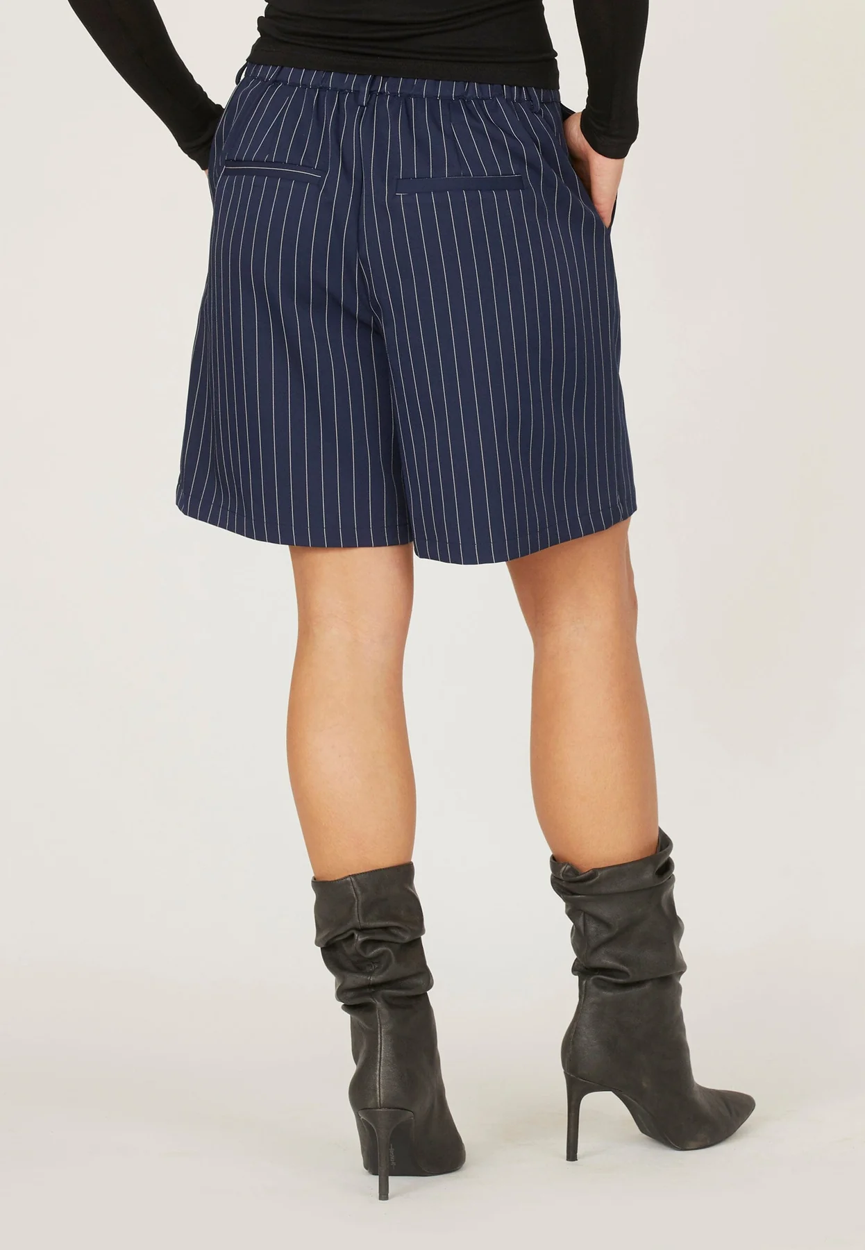 Love & Divine Love1122 31 navy cream