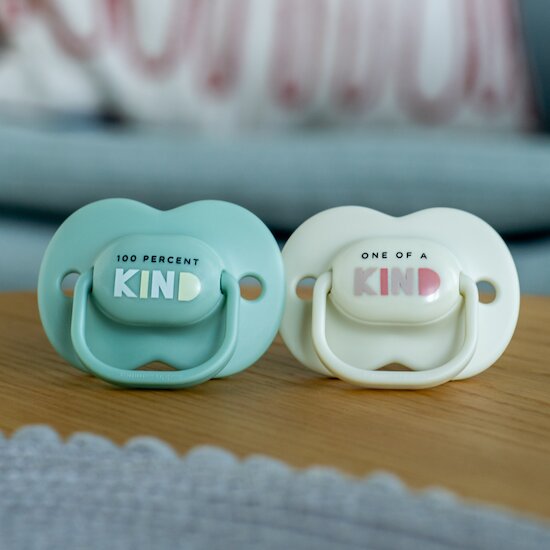 Sucettes Anytime, Forme Orthodontique Symétrique   Aléatoire        6-18 mois   de               Tommee Tippee