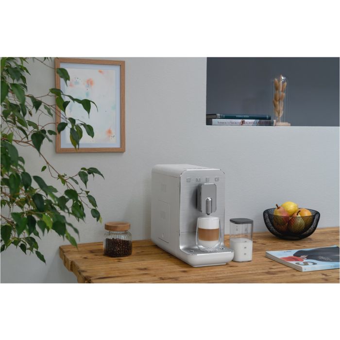 SMEG Kaffeevollautomat 50's Style BCC13WHMEU Weiß Matt