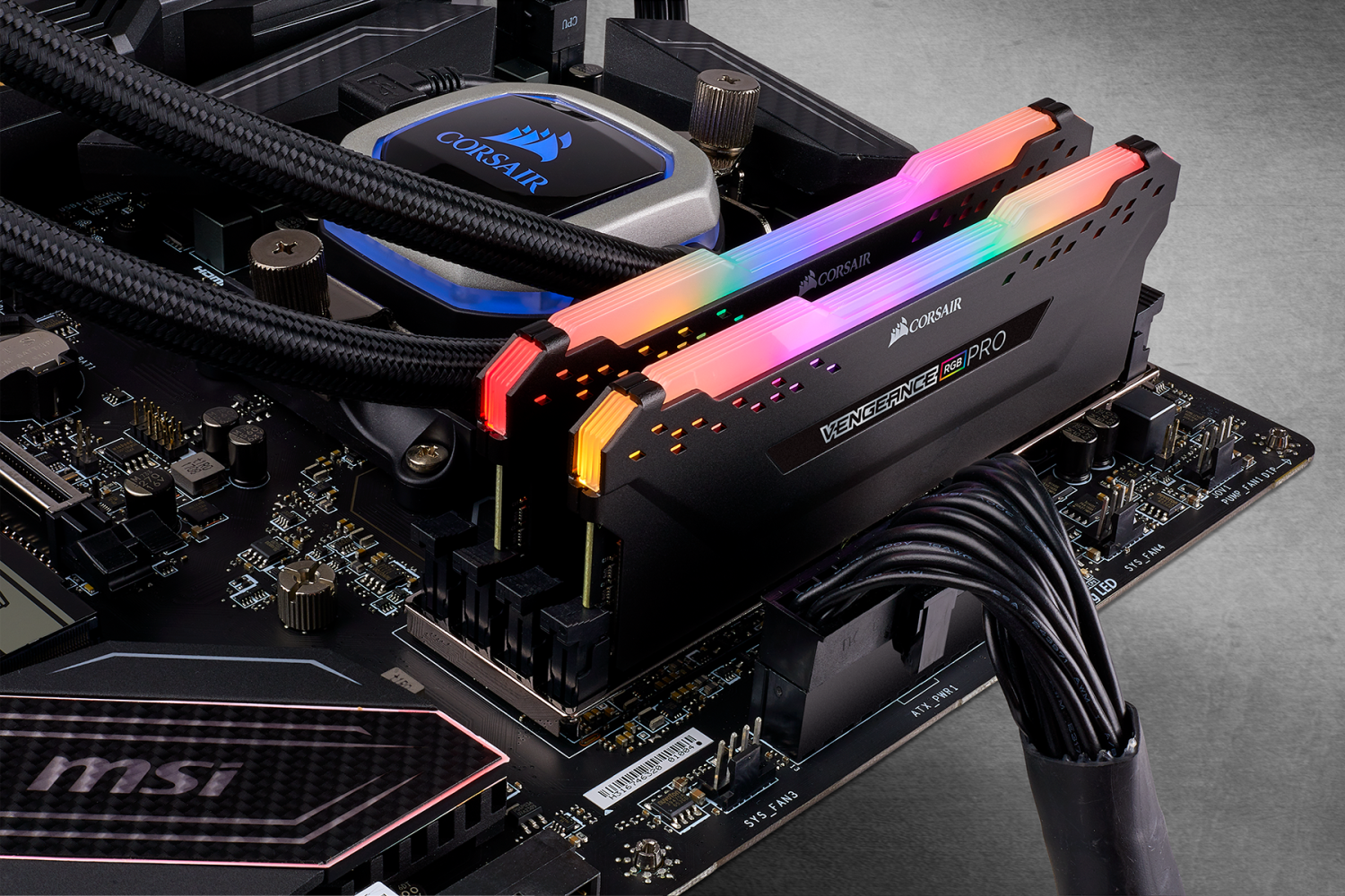 Corsair Vengeance RGB PRO - 2 x 8 Go - DDR4 3600 MHz C16 - Noir