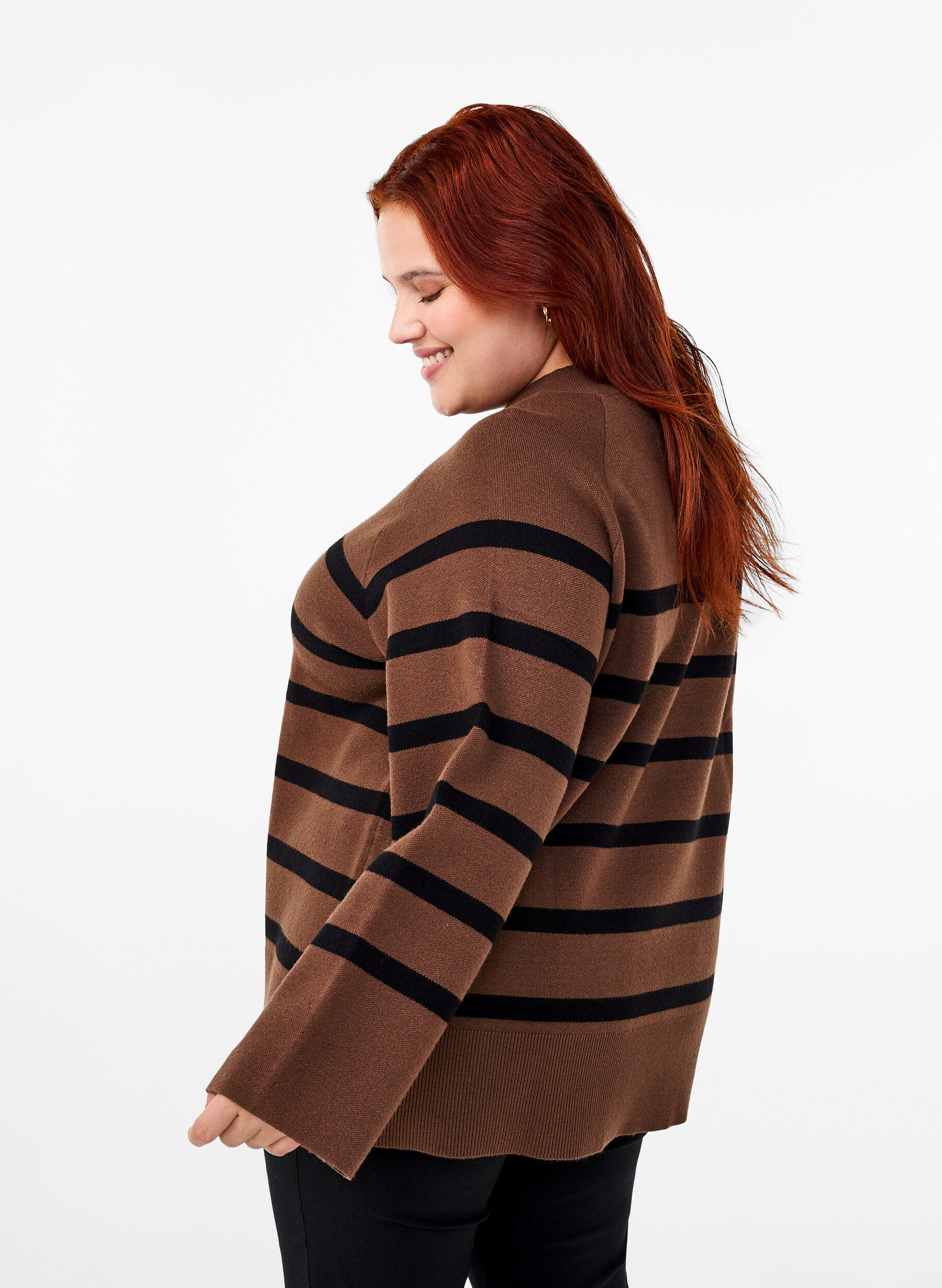 Stribet strikbluse med rund hals