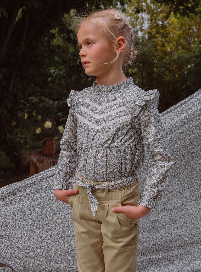 Blouse écrue et verte à imprimé fleuri