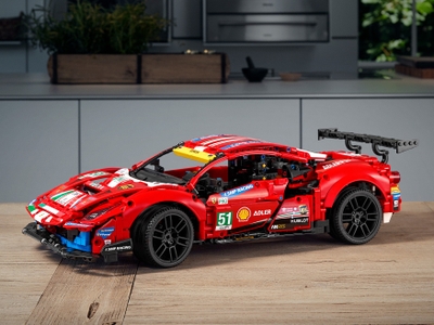 LEGO Ferrari 488 GTE “AF Corse #51” (42125)