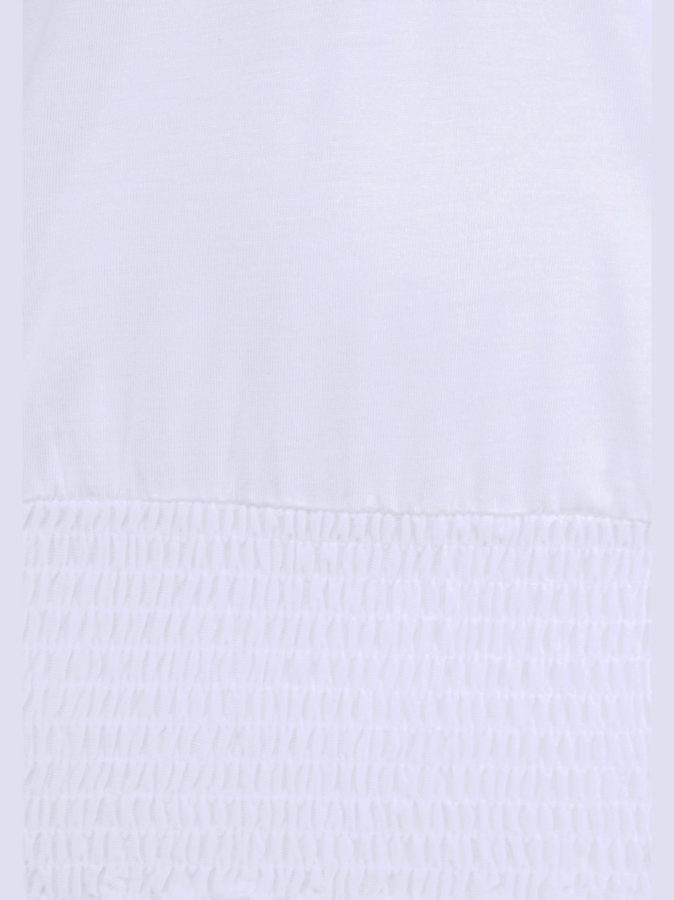 Se porte comme un t-shirt carmen ou sur les épaules
