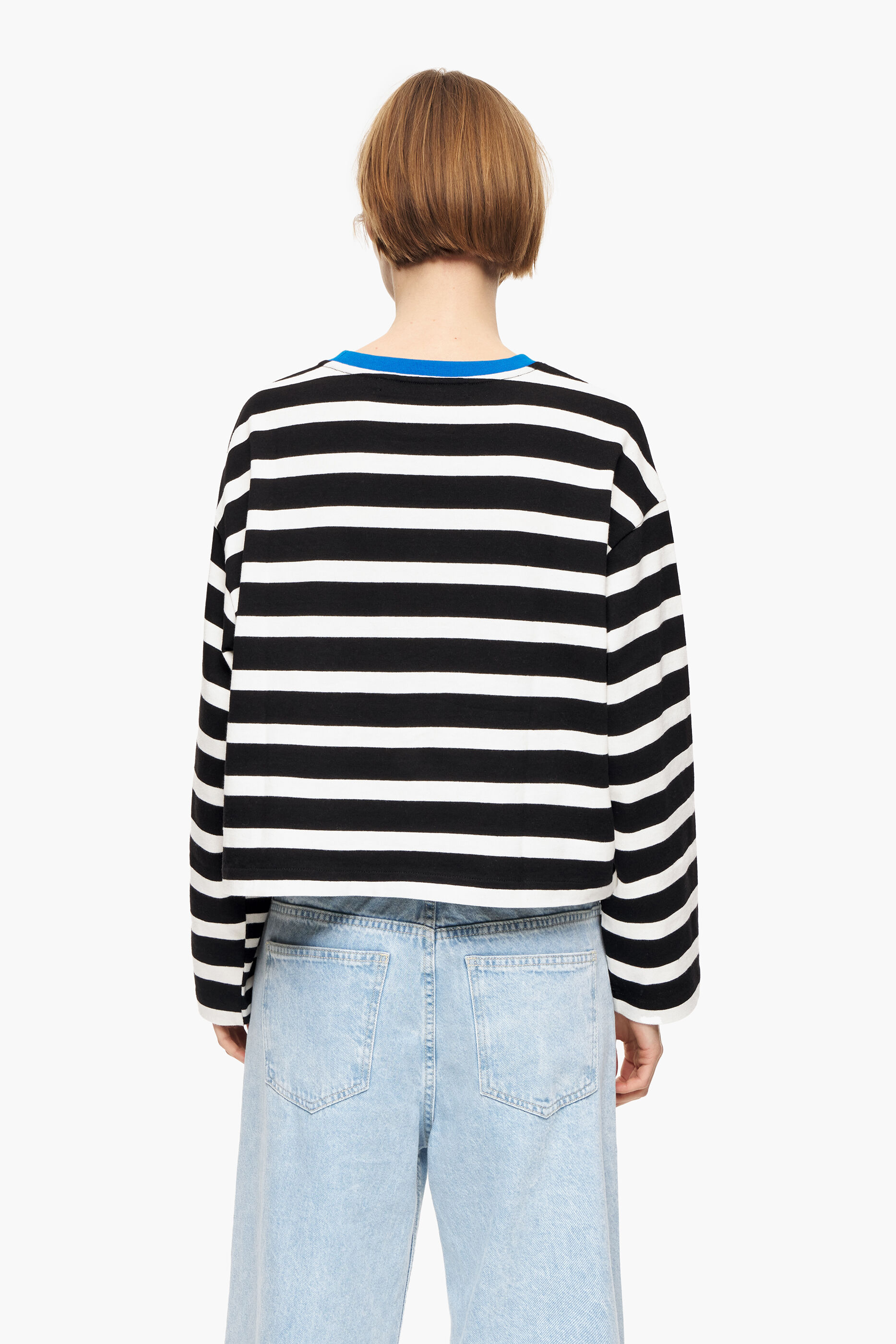 camiseta preta listrada de algodão