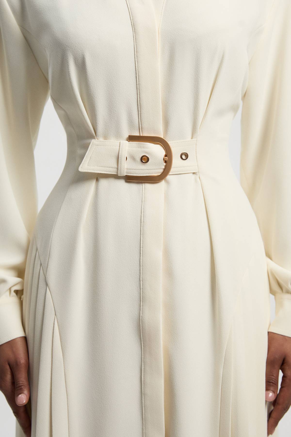KarenMillen Robe Midi Plissée en Crêpe Ajustée avec Ceinture