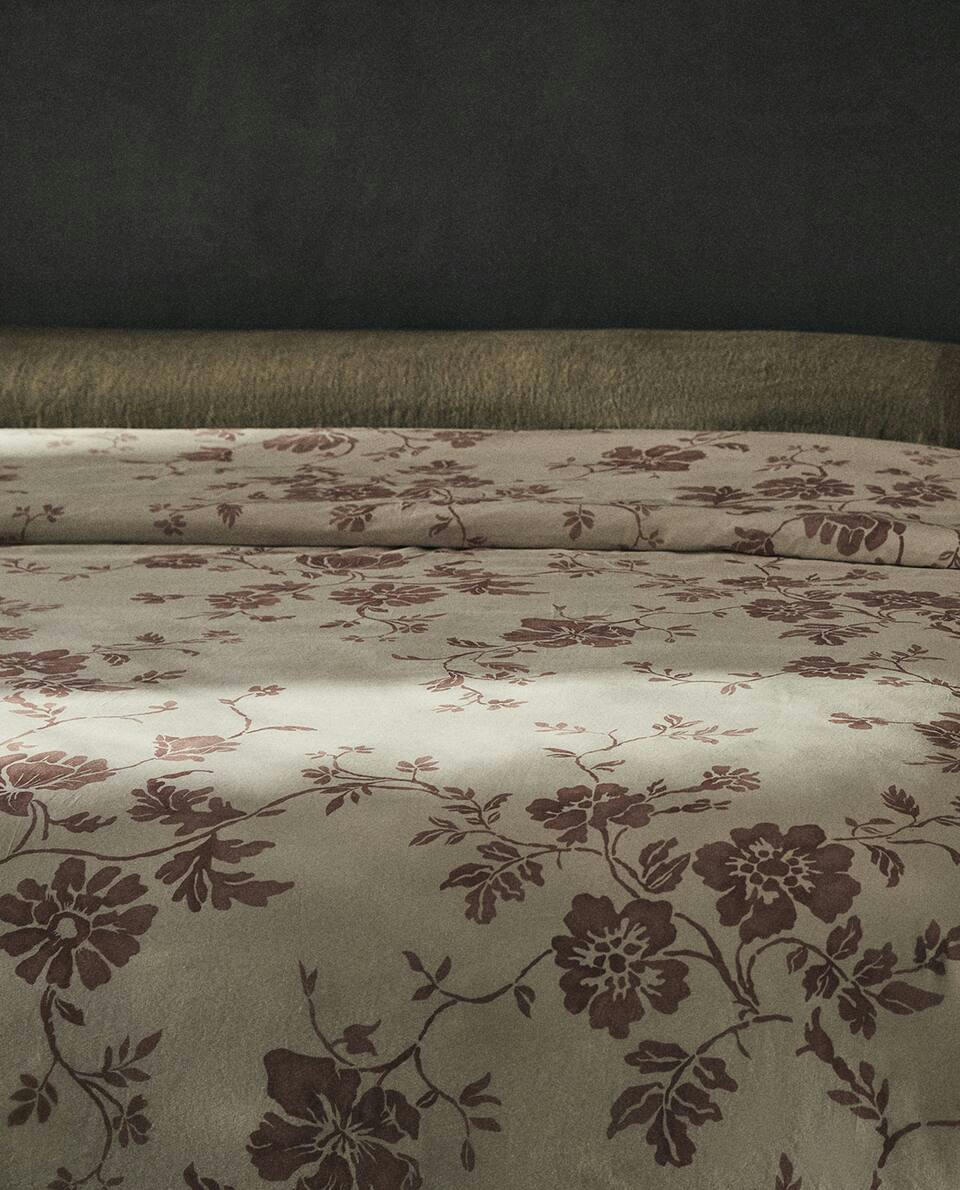 CAPA DE EDREDOM COM ESTAMPA FLORAL