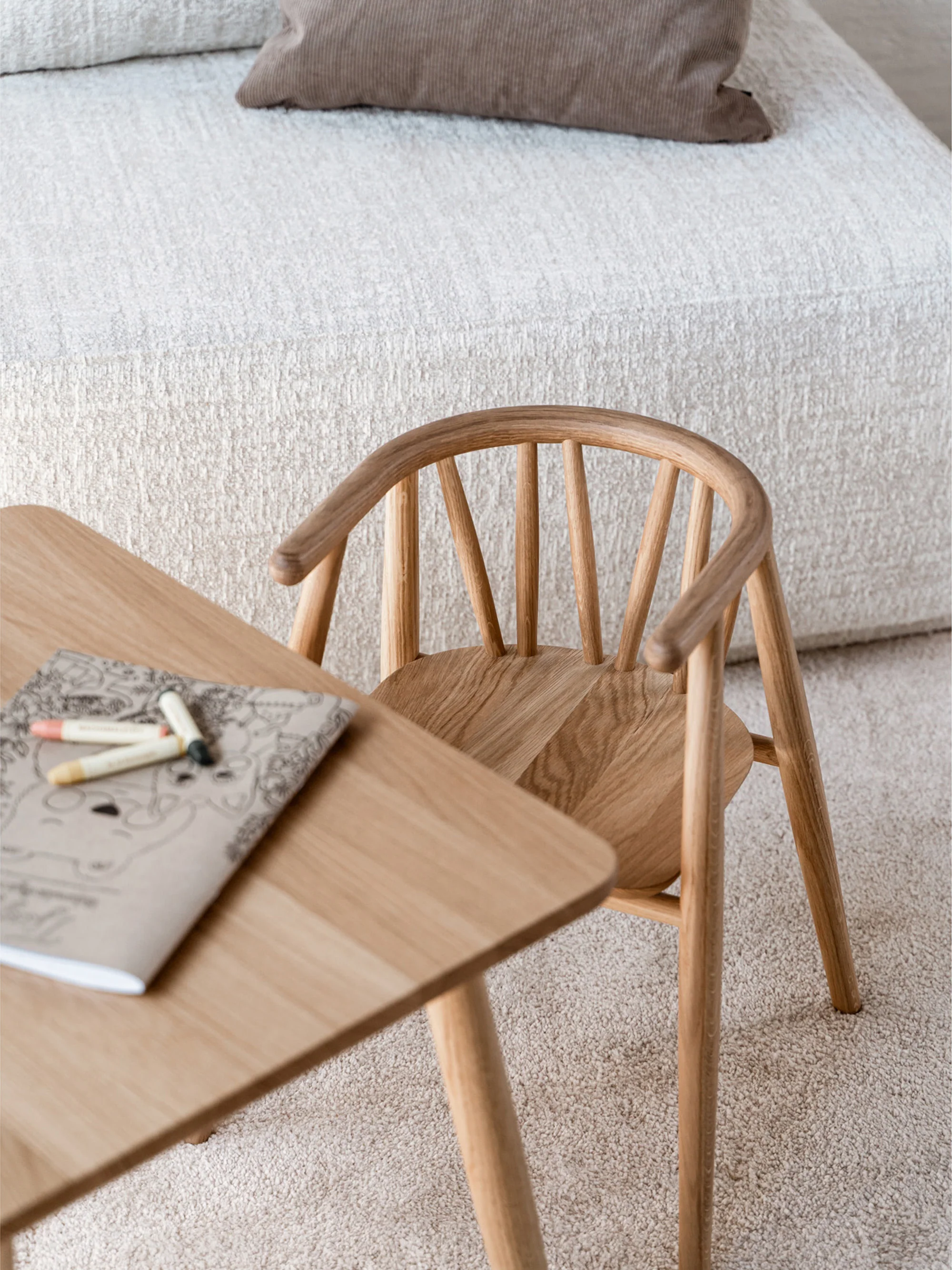 Handgemaakte kindertafel Asta van eikenhout