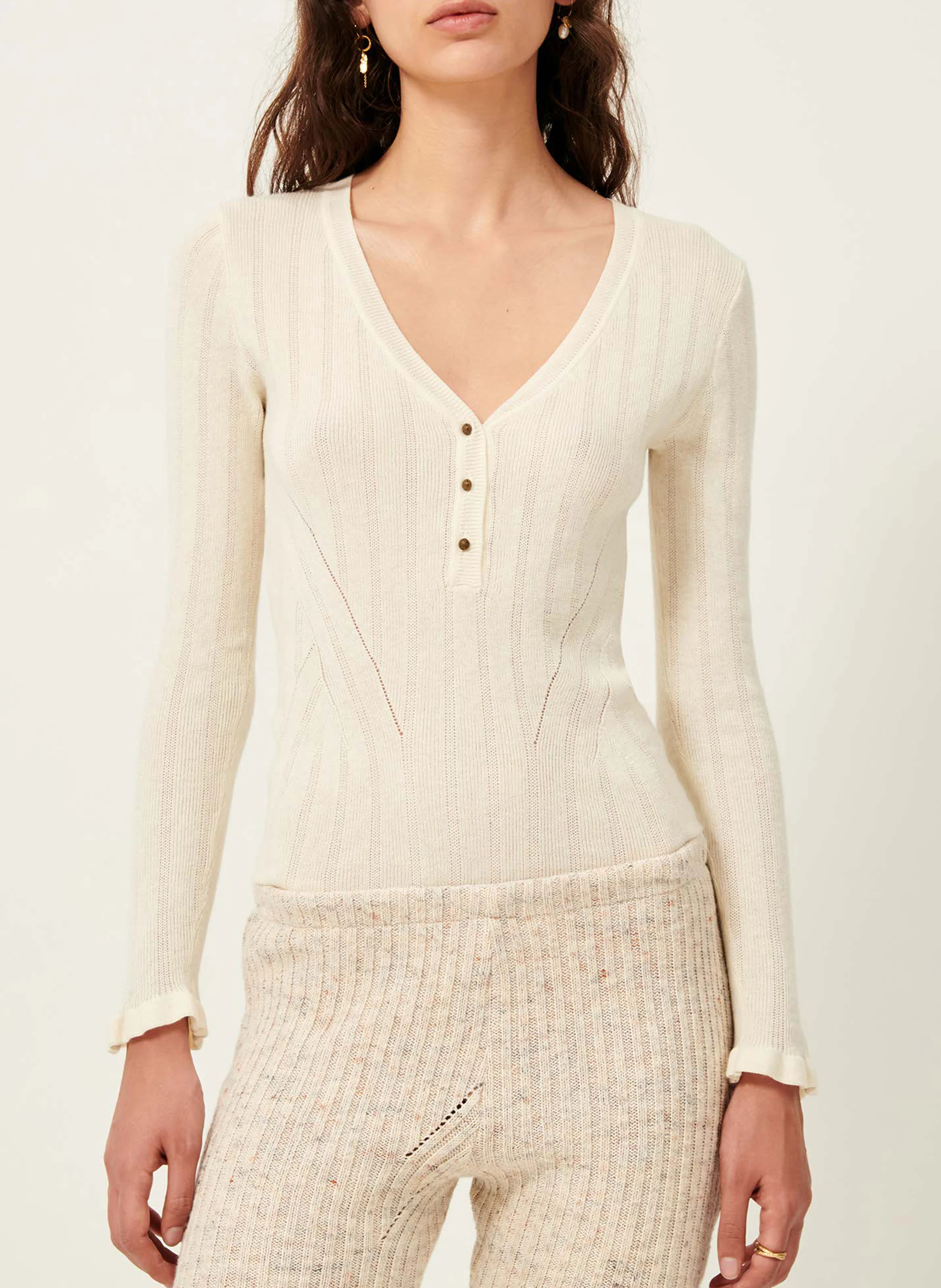 ESTE - Pull fin ajusté col V en coton et cachemire | Beige