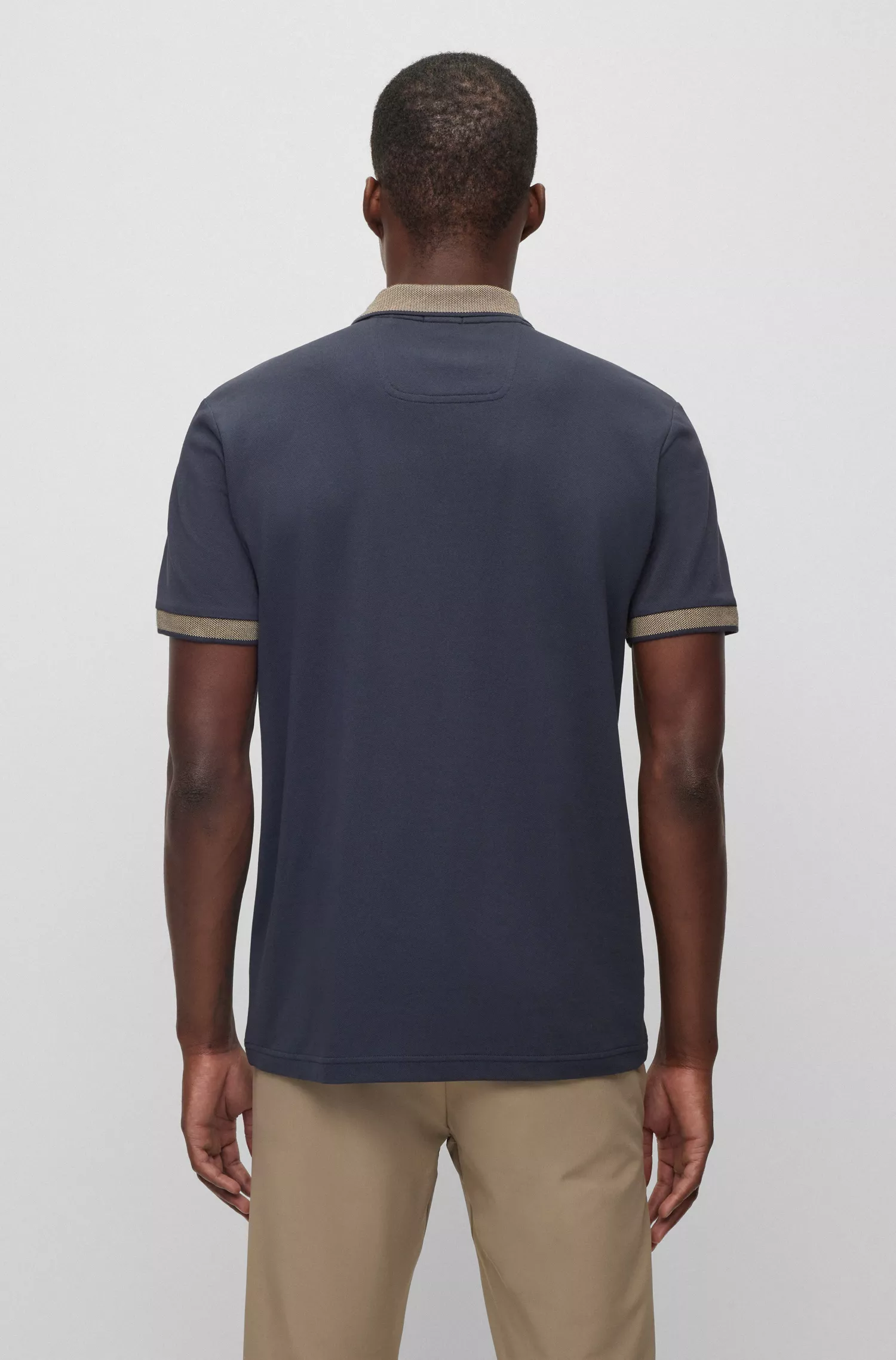 Camisa polo slim fit BOSS em mistura de algodão verde com logotipo contrastante.