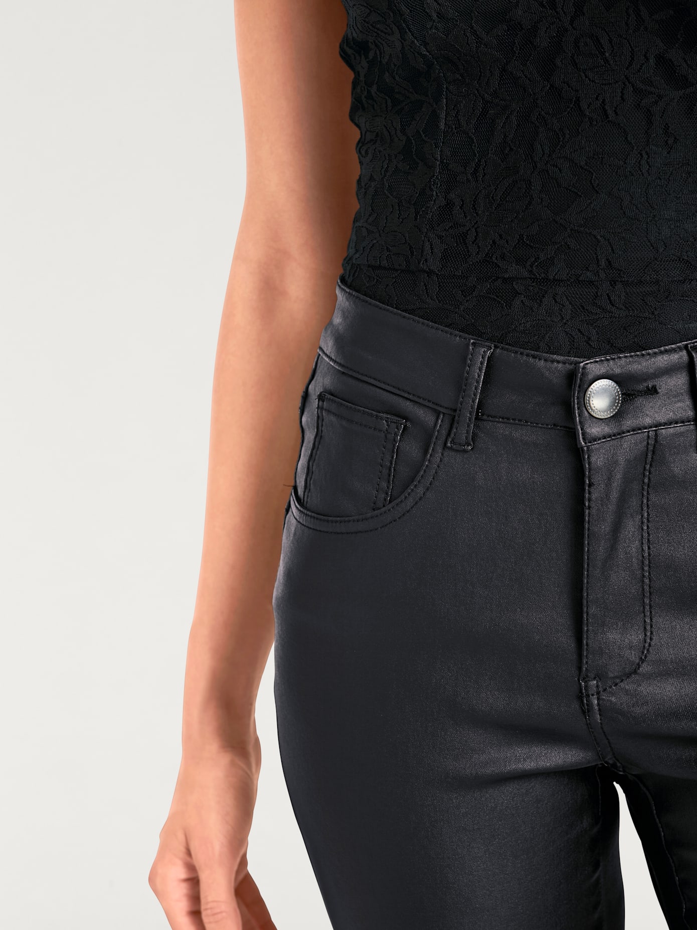 Pantalon effet ventre plat coupe skinny tendance