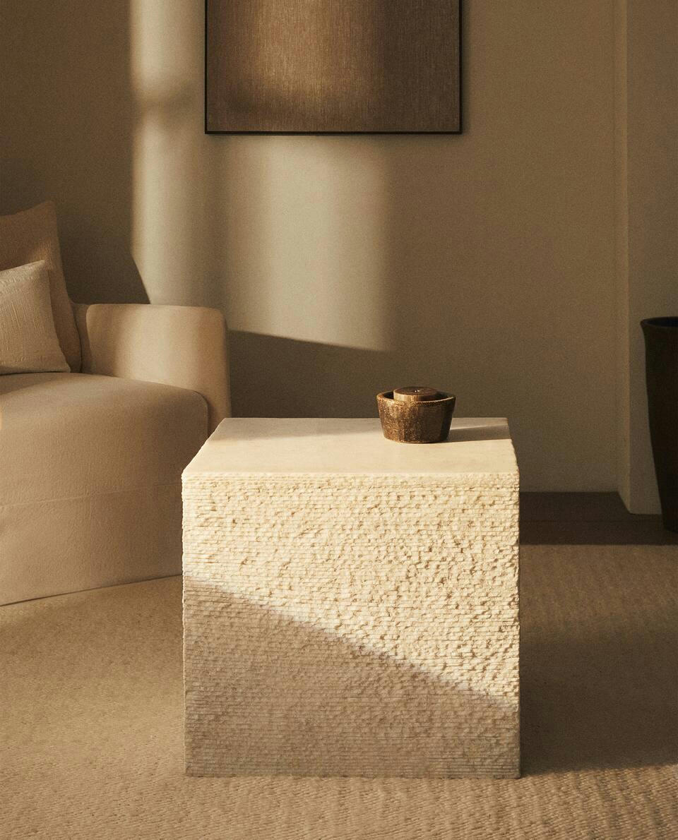MESA LATERAL CUBO DE MÁRMORE X STUDIO NICHOLSON