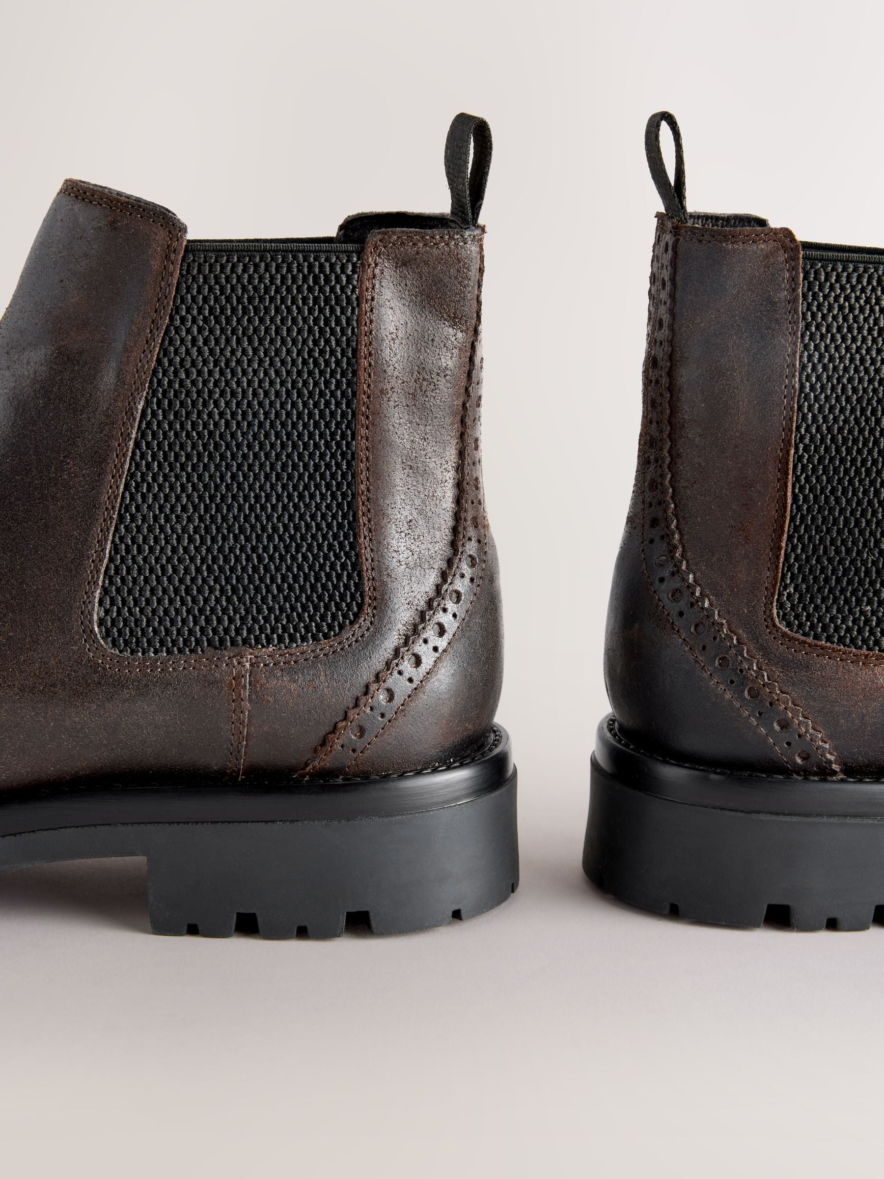 Bruin - Brogue Chunky Chelsea Boots