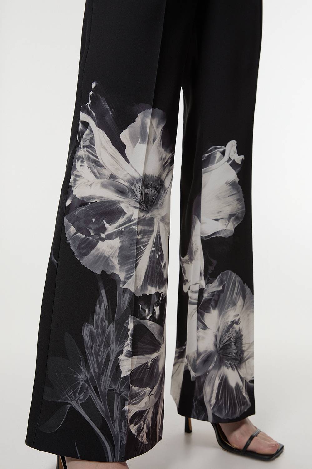 KarenMillen Pantalon à jambe large en crépe taillé sur mesure avec motif floral orné