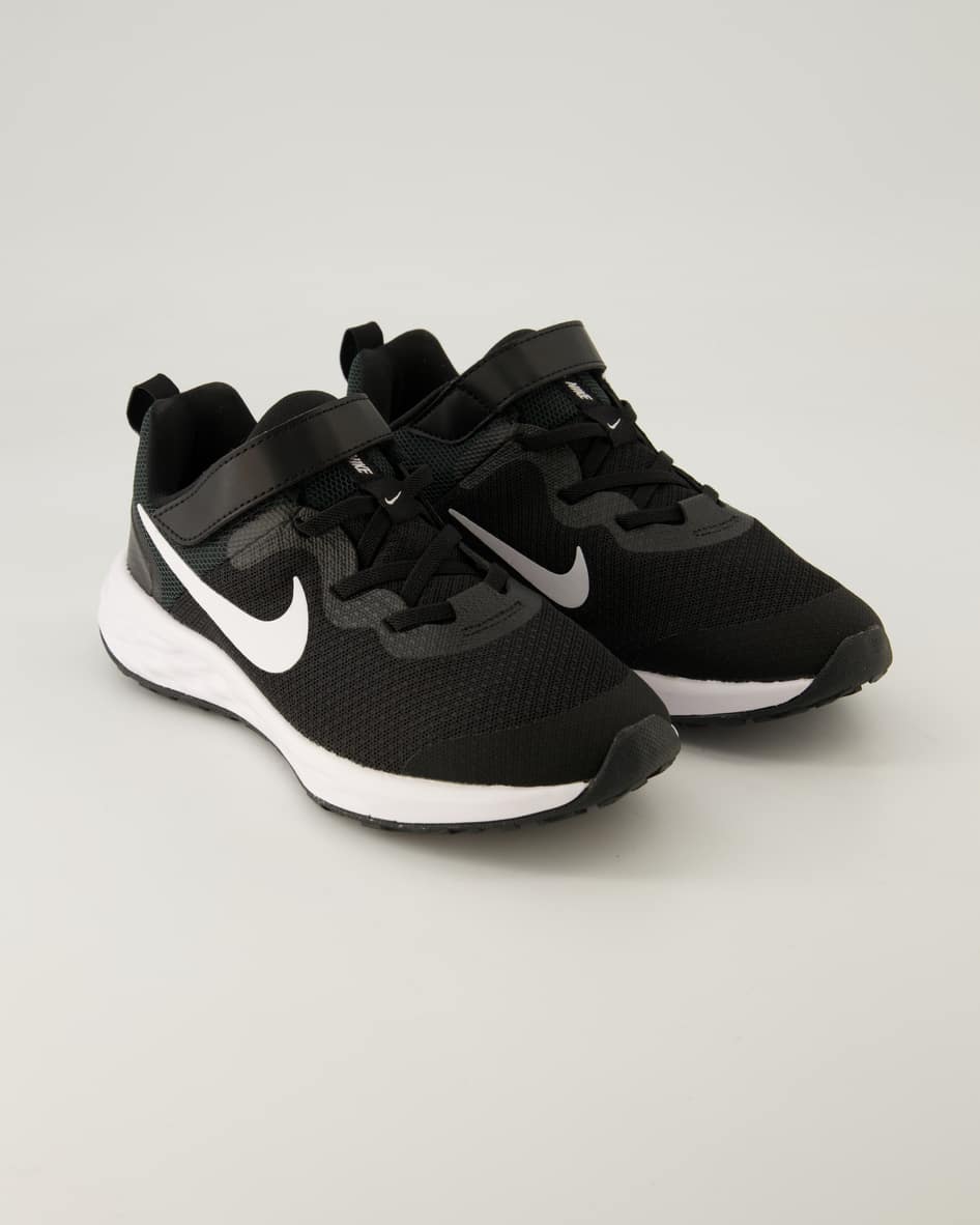 Nike Revolution Sportschuhe in Schwarz