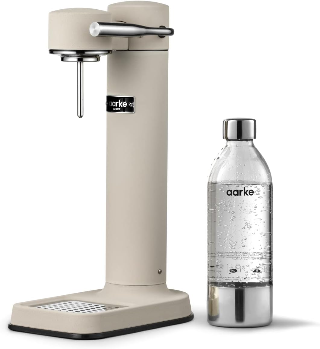 Aarke Carbonator 3, Wassersprudler aus Edelstahl im modernen Sand Finish mit 2x BPA-freier 1L PET-Flasche, Sprudelwasserbereiter für Leitungswasser, kompatibel mit 60L CO2-Zylindern