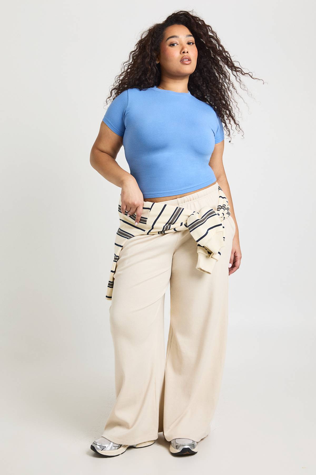 boohoo Haut Ajusté Long À Manches Courtes Grande Taille Basique