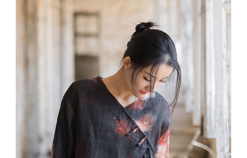Lewwe - Blouse met lange mouwen, V-hals, bloemenprint, kikkermotief en knopen