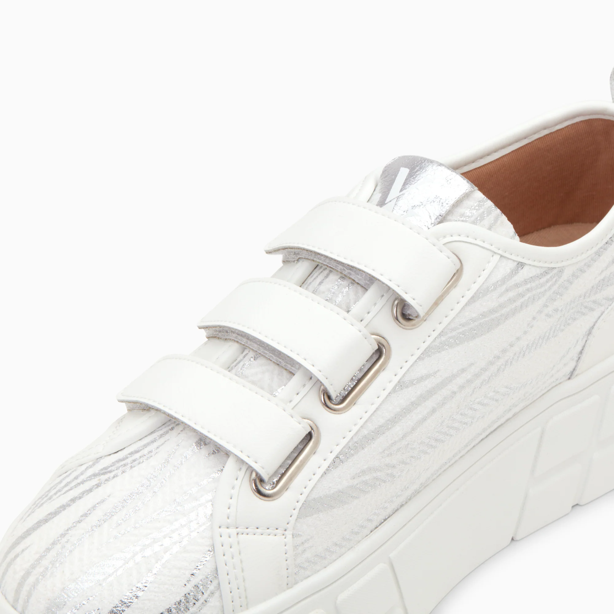 Sneakers-Baskets Bridget blanc et argent zébré à plateforme