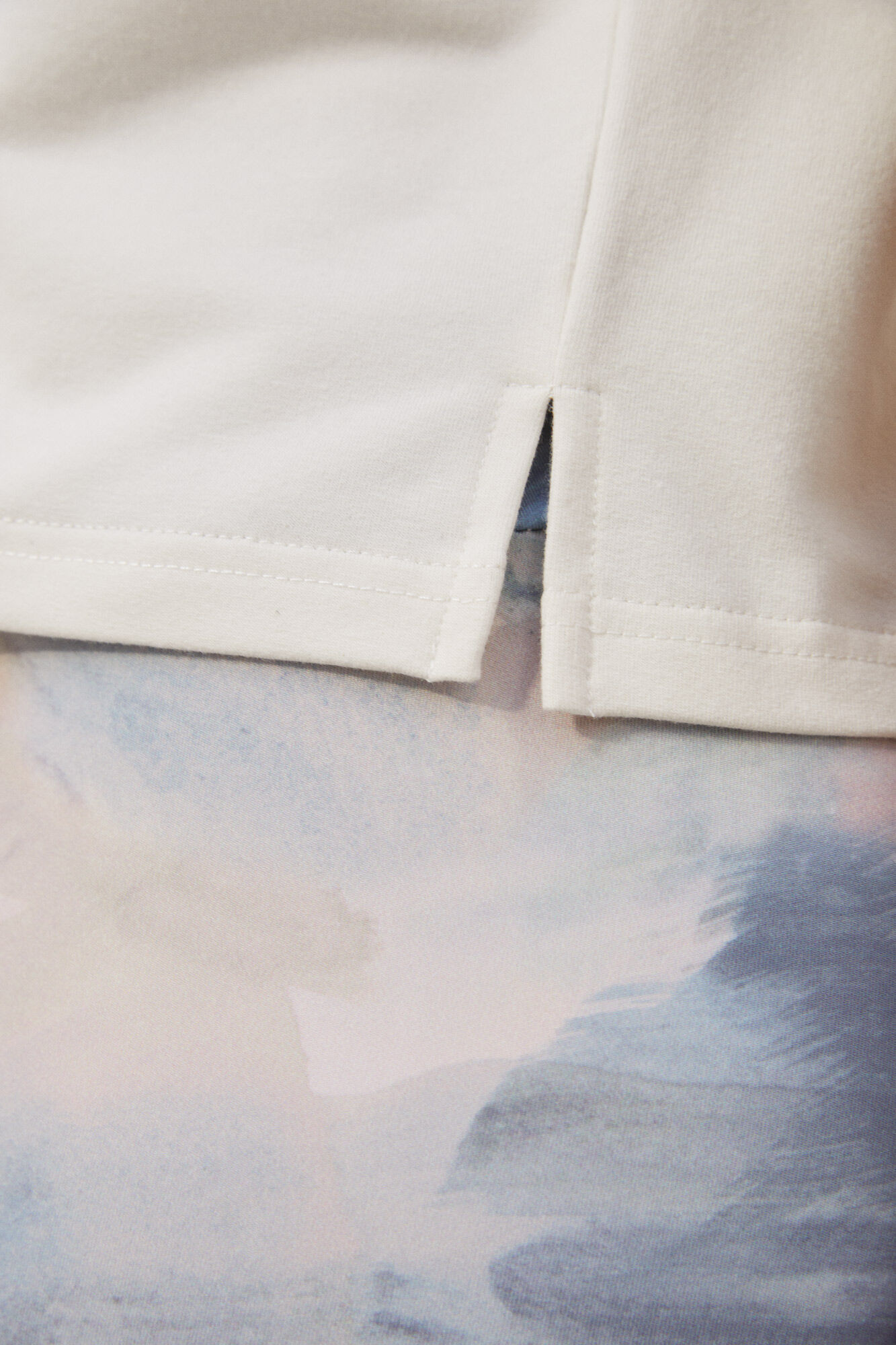 Camiseta branca cropped - bege