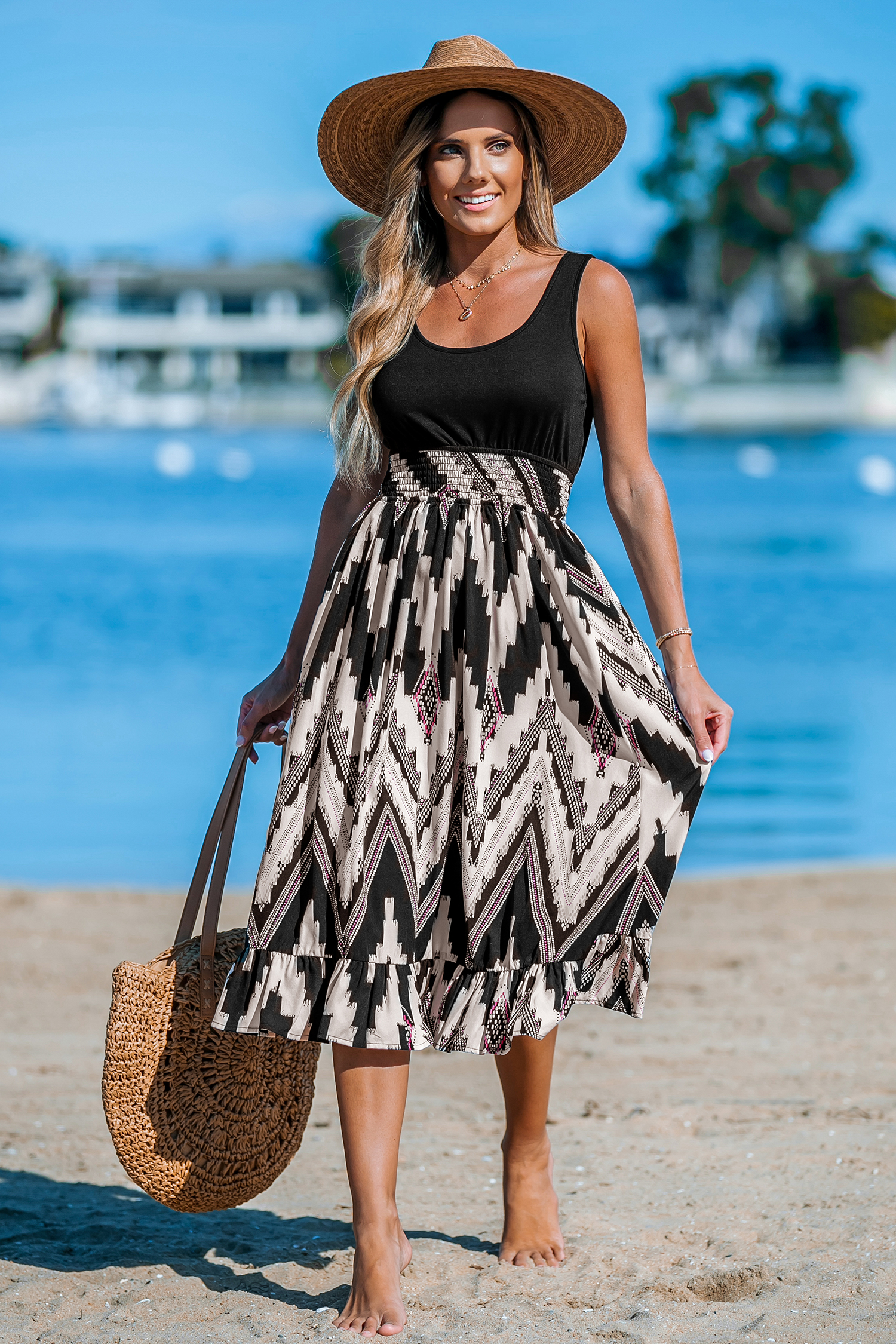 Robe midi avec taille à smocks et ourlet à volants géométrique
