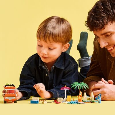 LEGO Bluey 11202 Bluey og familiens biltur til stranden