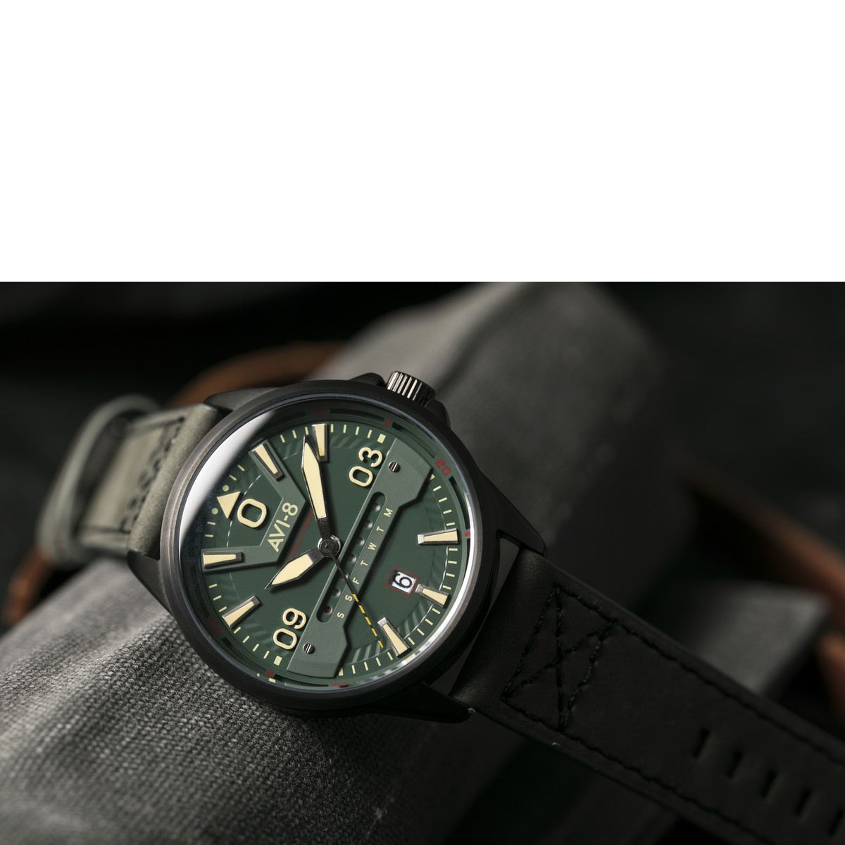 Montre AVI-8 homme acier cuir vert