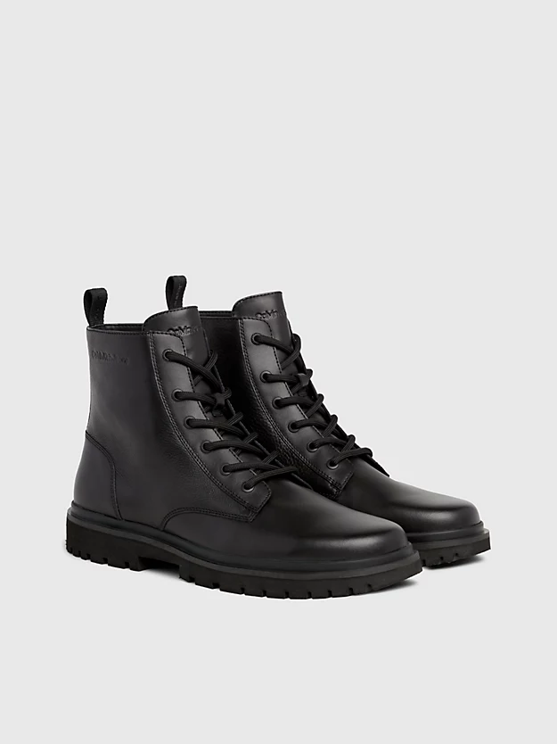 botas de couro até o tornozelo