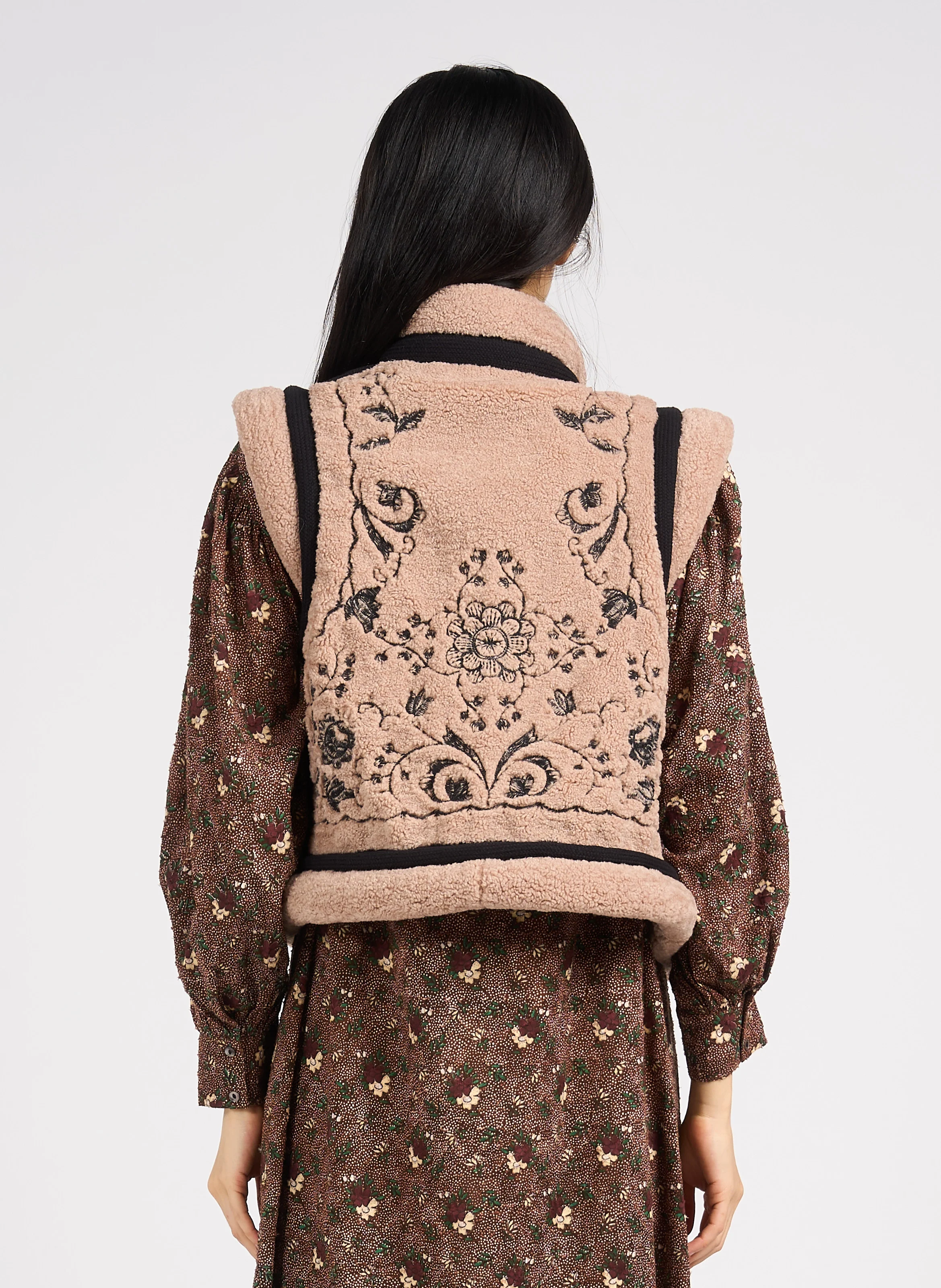 SALIBA - Gilet col montant brodé en sherpa | Rose