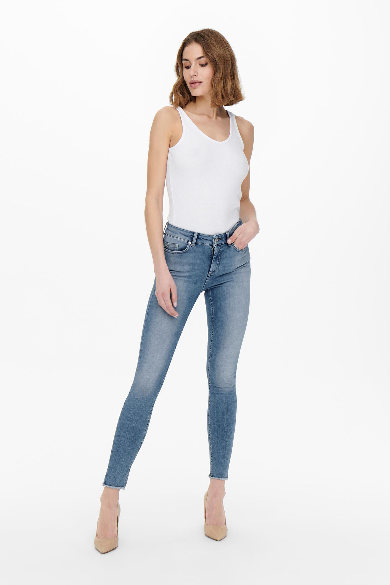 Calça jeans skinny e cintura média