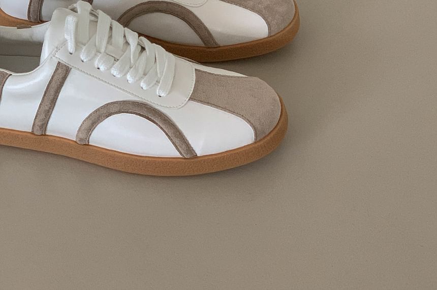 SeoulPop - Tweekleurige sneakers met rubberen zool