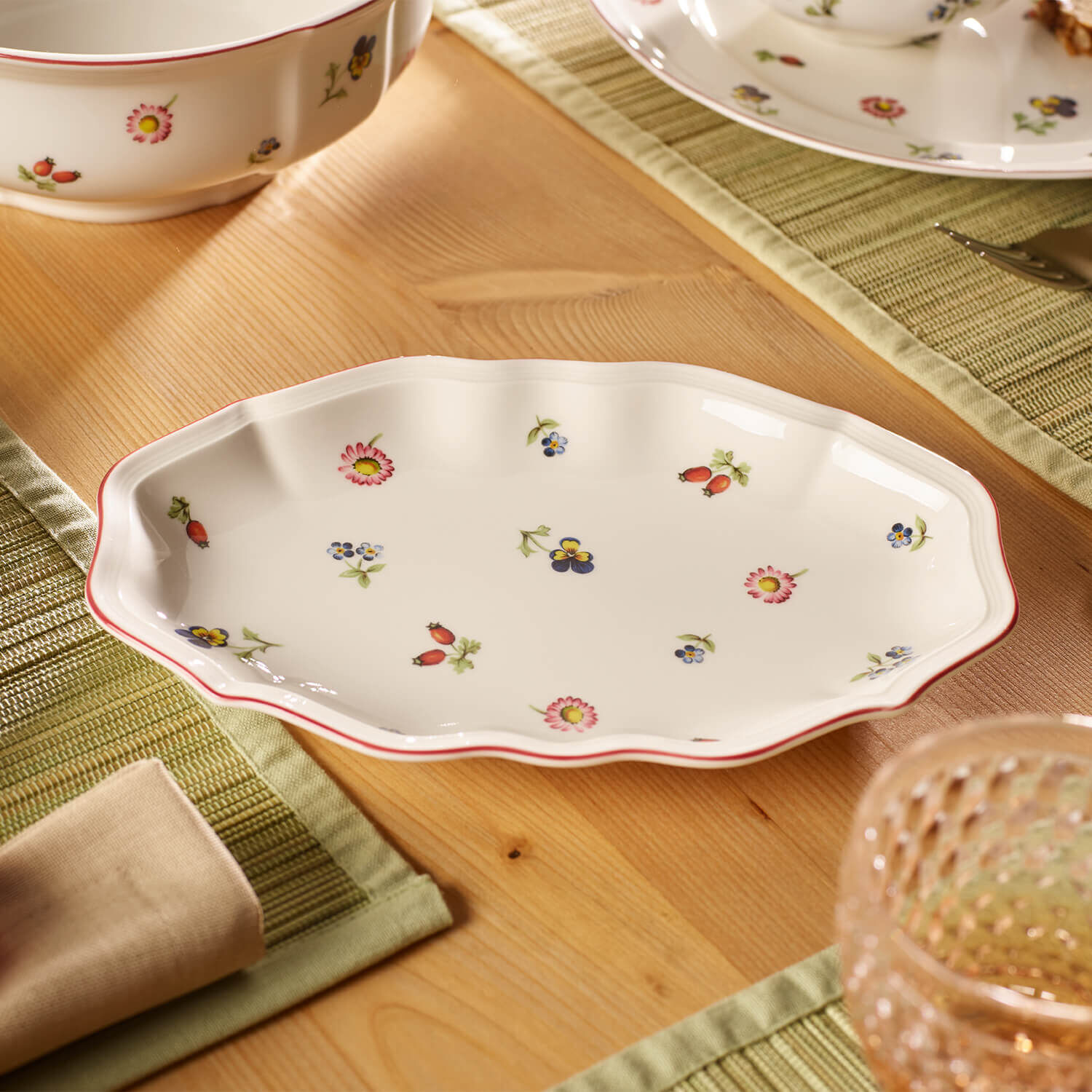 Petite Fleur Centerpiece bowl White, Premium Porcelain
