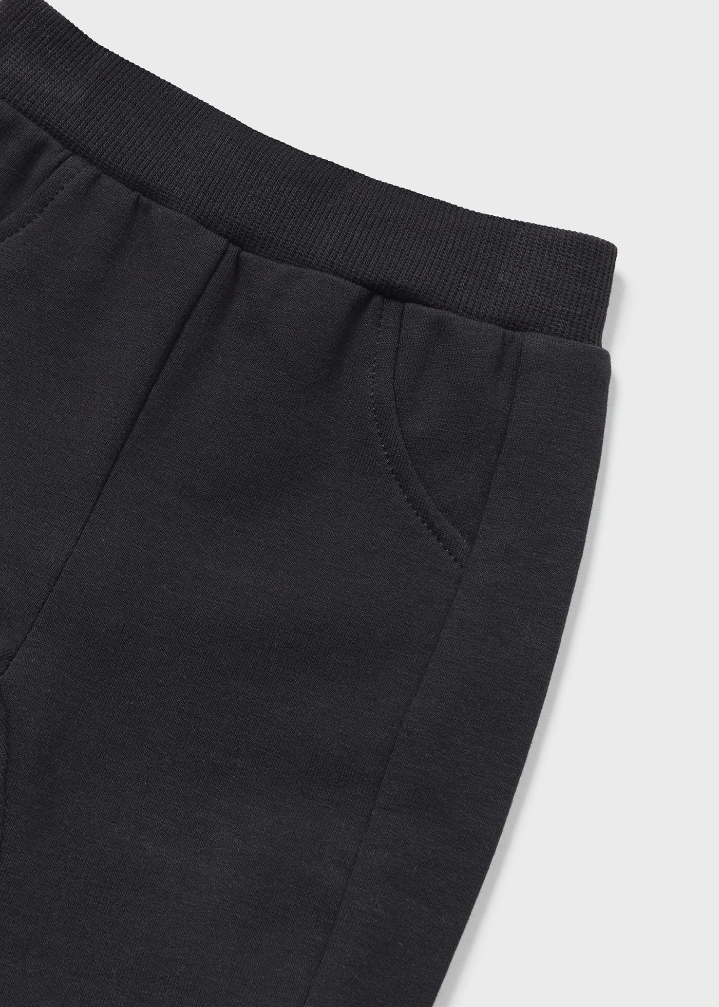 Conjunto de 4 peças em algodão sustentável para recém-nascidos.