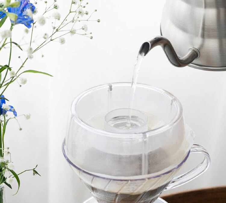 Pack HARIO V60 drip assist avec dripper V60 en verre et bois d'olivier