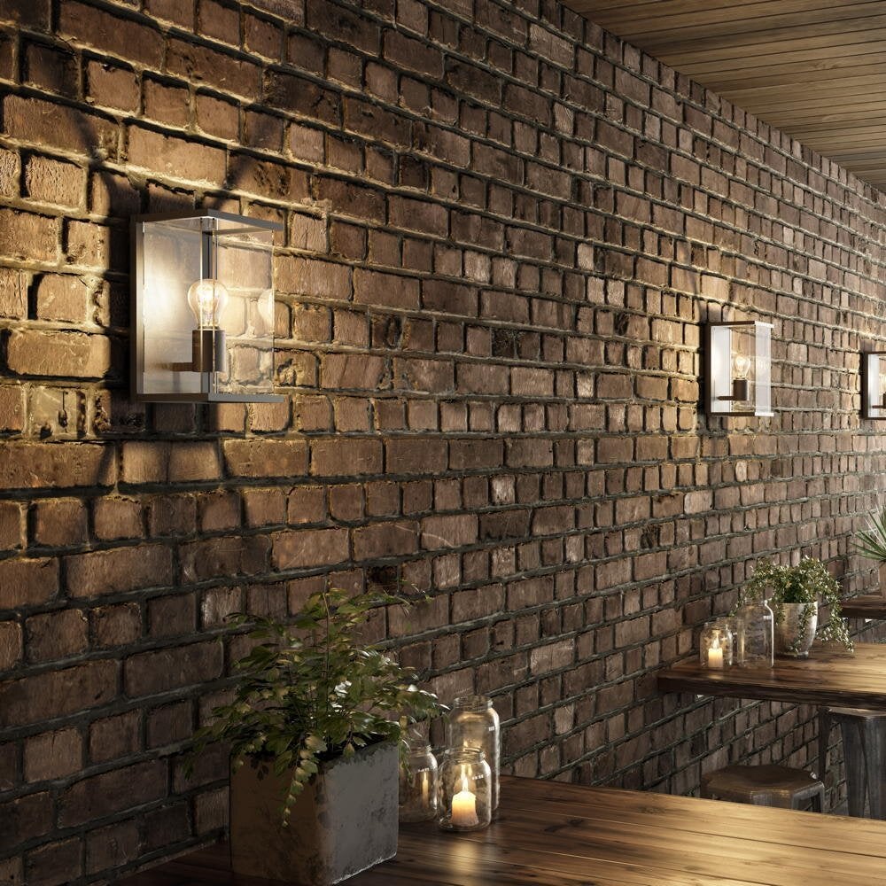 Buitenwandlamp Claire met één lamp en glazen kap