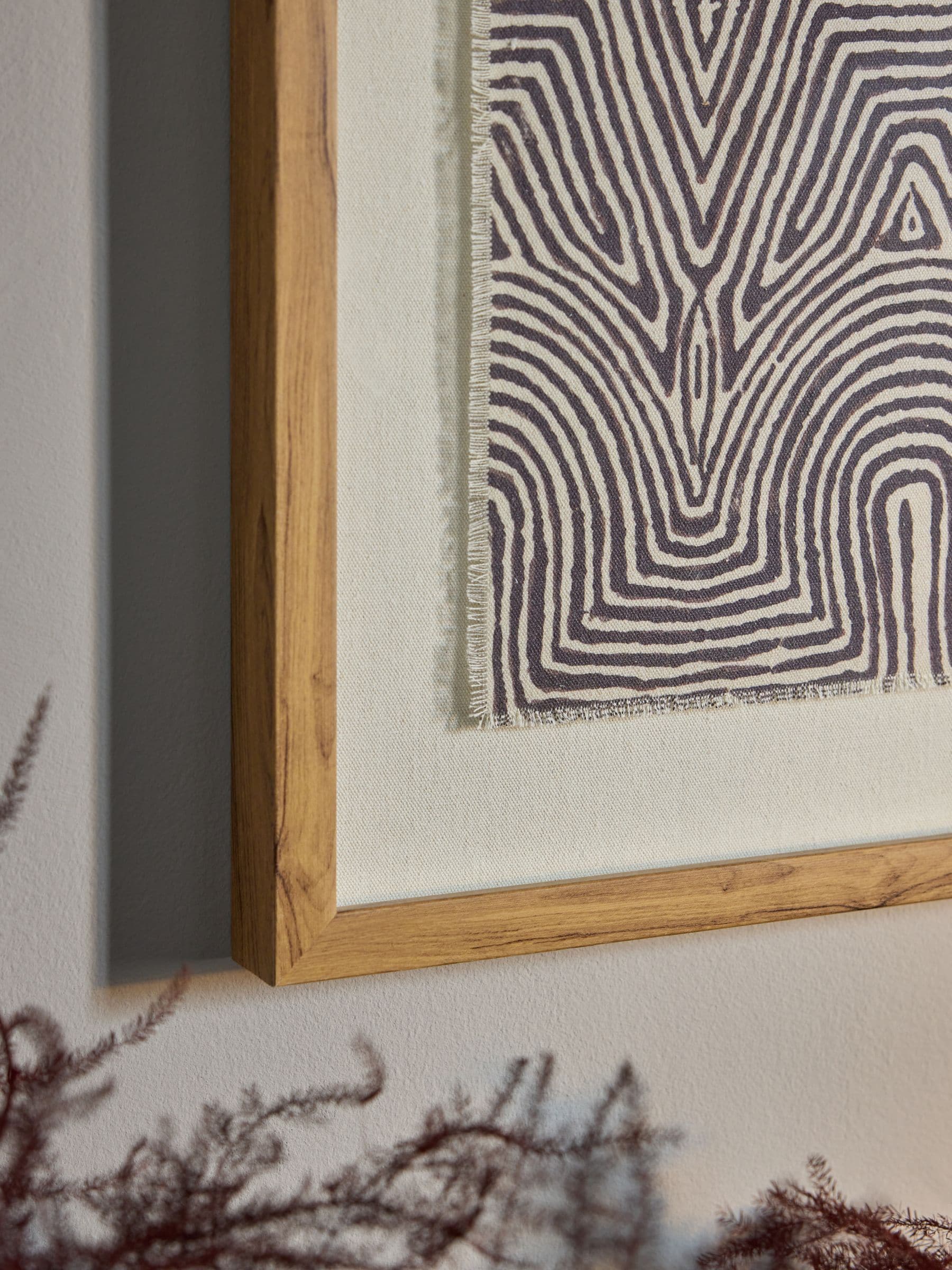 Ingelijste abstracte wanddecoratie van textiel