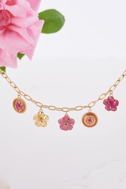 Island ketting met 5 bedel bloemen