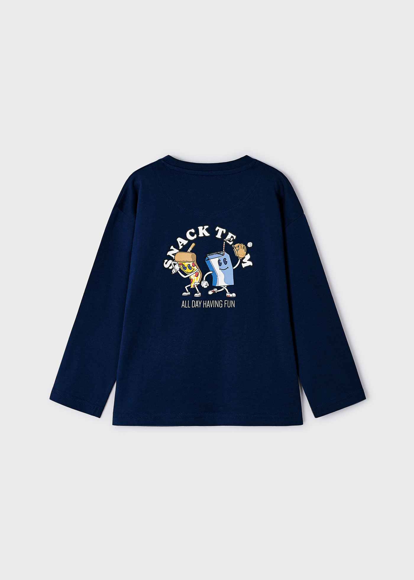 Camiseta infantil Better Cotton com estampa nas costas