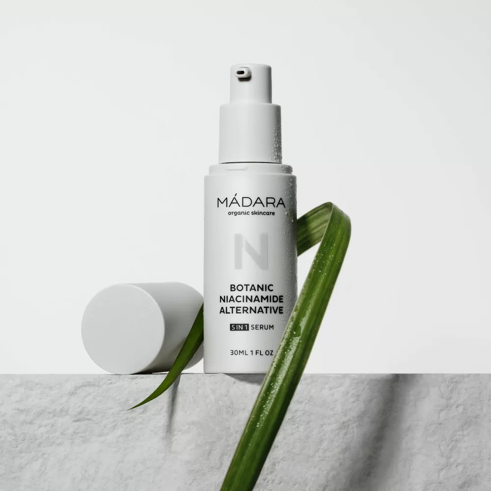 Mádara Botanic Niacinamide Alternative 5in1 serum - 30 ml.