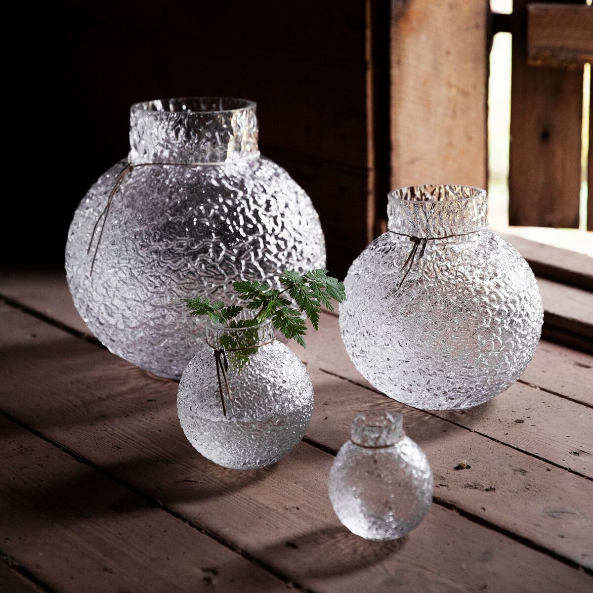 Glassvase med rund mønstret struktur, 10 cm