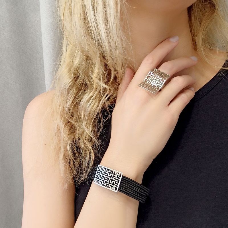 Bracelet souple en plaqué argent fait main avec cordon, fermoir magnétique et arabesque géométrique