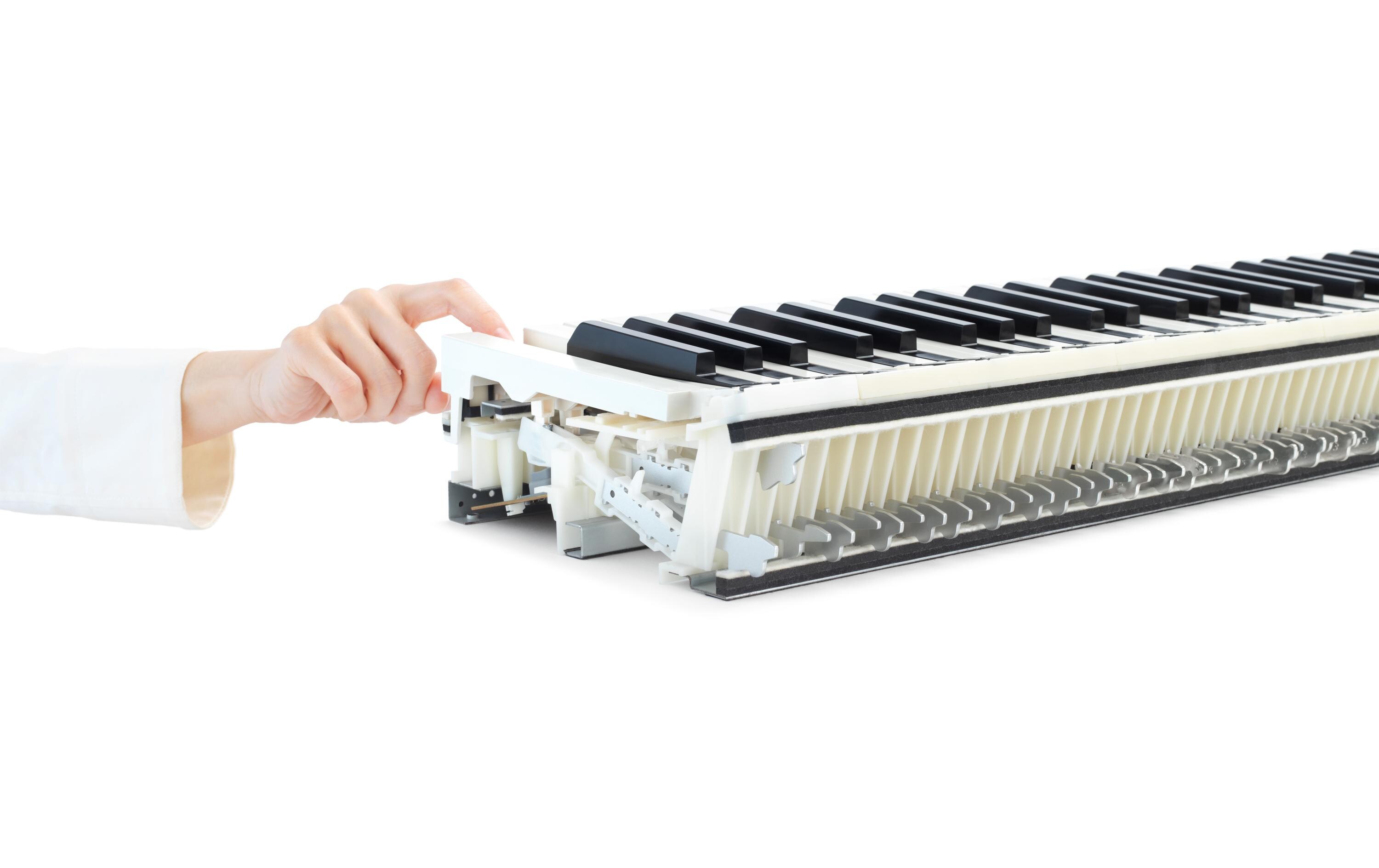 E-Piano CN-201 – Weiss<br>Digitalpiano mit Bluetooth-MIDI-Konnektivität und integrierten Lern- und Aufnahmefunktionen