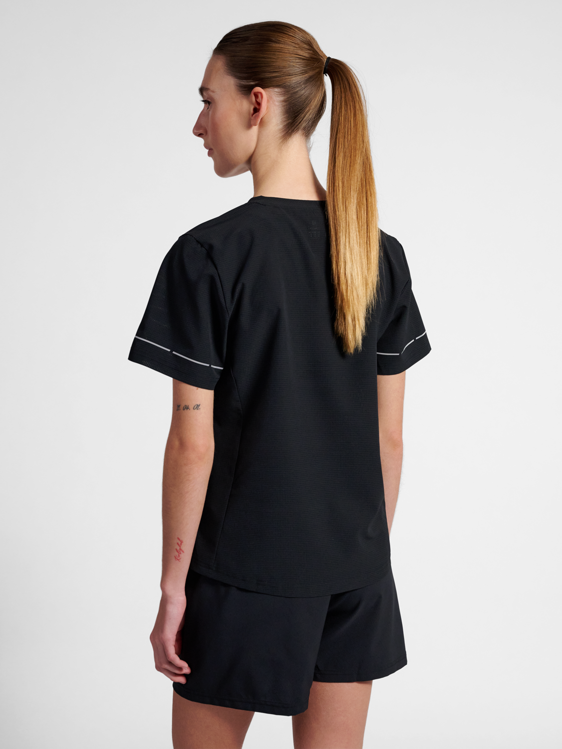 nwlBREATHE W T-SHIRT